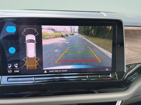 Used 2026 Volkswagen Atlas SE w/ Panoramic Sunroof Package FWD image 16