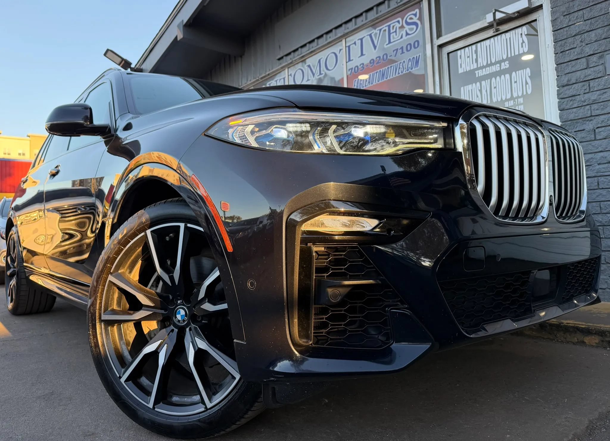 Used 2019 BMW X7 xDrive50i w/ M Sport Package AWD/4WD image 1