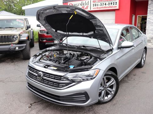 Used 2024 Volkswagen Jetta SE FWD image 47