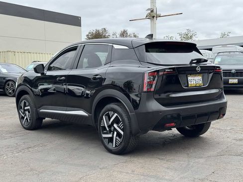 Used 2025 Nissan Kicks SV w/ Illumination Package FWD image 8