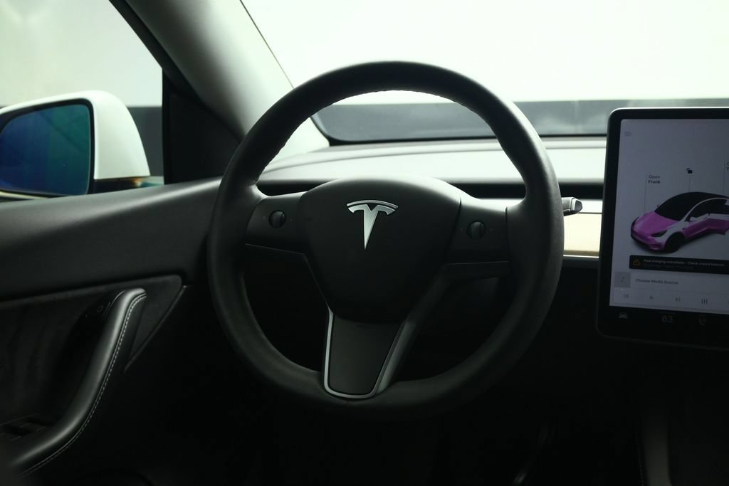 Used 2022 Tesla Model Y Long Range AWD/4WD image 39