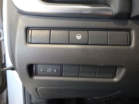Used 2022 Nissan Rogue SV AWD/4WD image 17
