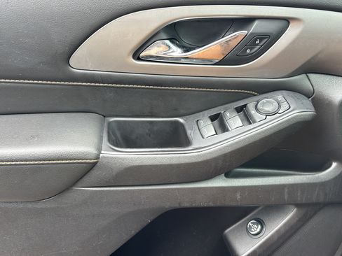 Used 2018 Chevrolet Traverse LT FWD image 17