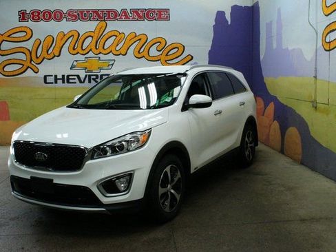 Used 2016 Kia Sorento EX image 2