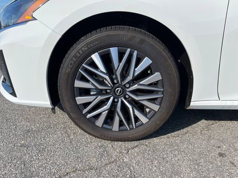 Used 2025 Nissan Altima 2.5 SV AWD/4WD image 9