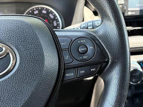 Used 2020 Toyota RAV4 XLE FWD image 20