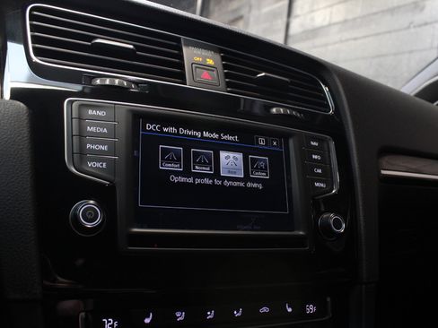 Used 2017 Volkswagen Golf R 4-Door image 45