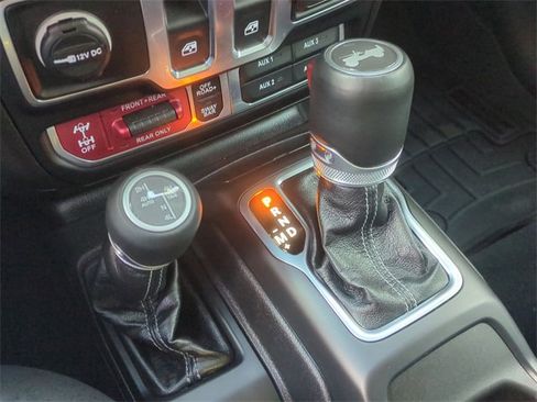 Used 2024 Jeep Wrangler Rubicon image 38