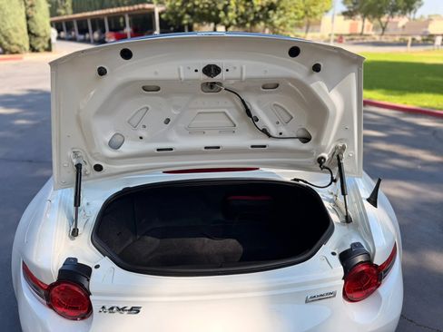 Used 2017 MAZDA MX-5 Miata Club w/ Brembo/BBS Package RWD image 11