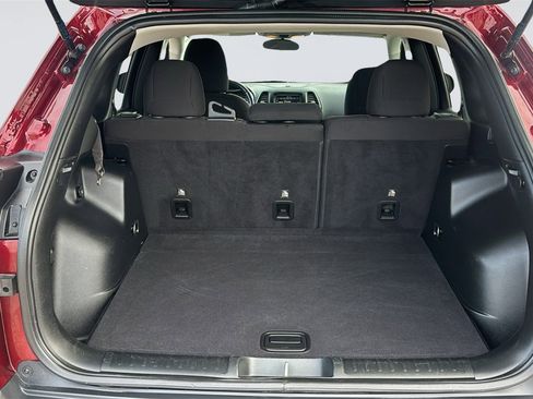 Used 2019 Jeep Cherokee Latitude w/ Cold Weather Group image 27