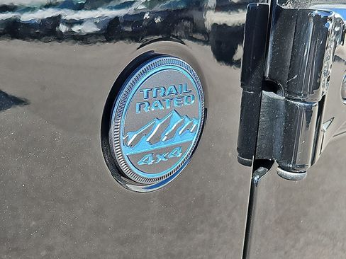 Used 2025 Jeep Wrangler Unlimited Sahara AWD/4WD image 36