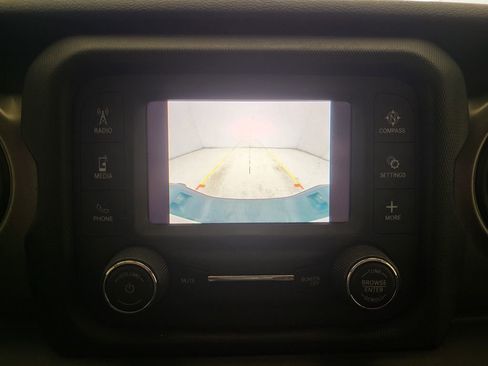 Used 2020 Jeep Gladiator Sport image 10