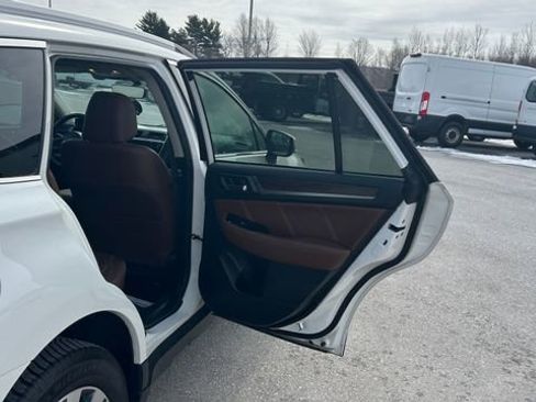 Used 2018 Subaru Outback 3.6R Touring image 40