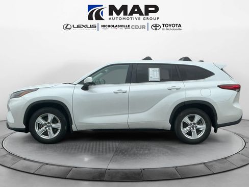 Used 2023 Toyota Highlander L image 2