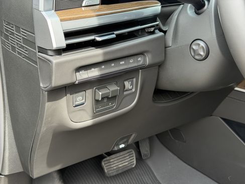 New 2026 Cadillac Escalade ESV Platinum Sport w/ LPO, ONYX Package AWD/4WD image 18