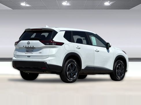 Used 2025 Nissan Rogue SV AWD/4WD image 9
