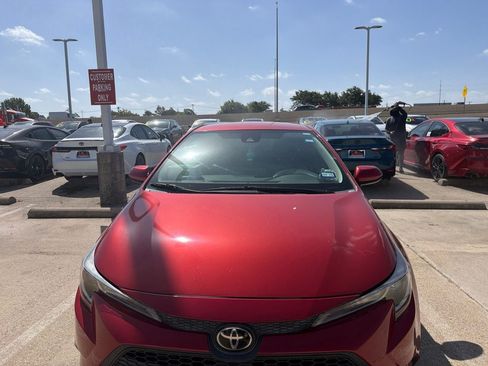 Used 2020 Toyota Corolla LE FWD image 2