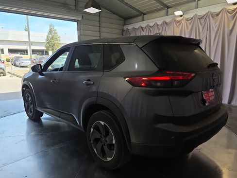 Used 2025 Nissan Rogue SV FWD image 7