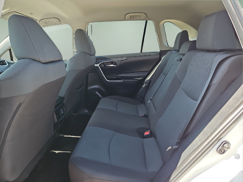 Used 2025 Toyota RAV4 XLE FWD image 13