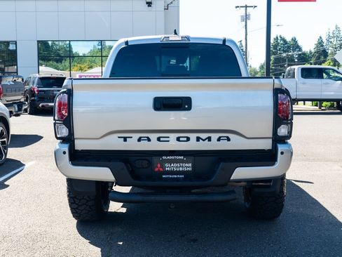 Used 2023 Toyota Tacoma TRD Off-Road w/ Technology Package AWD/4WD image 7