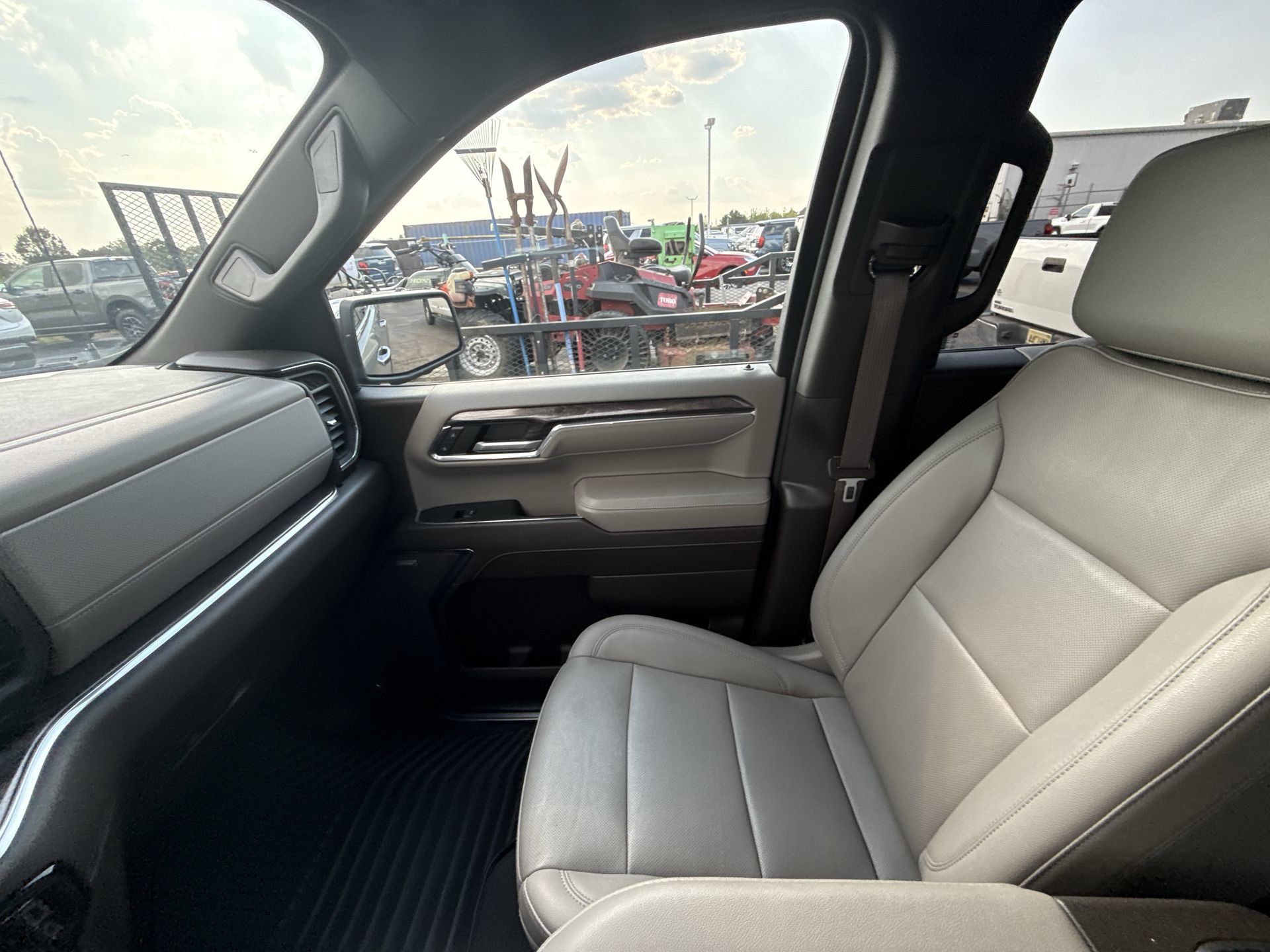 Used 2023 Chevrolet Silverado 1500 LTZ w/ LTZ Convenience Package II AWD/4WD image 26
