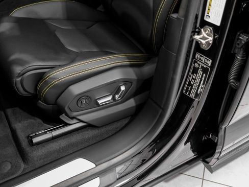 Used 2025 Lamborghini Urus Performante AWD/4WD image 34