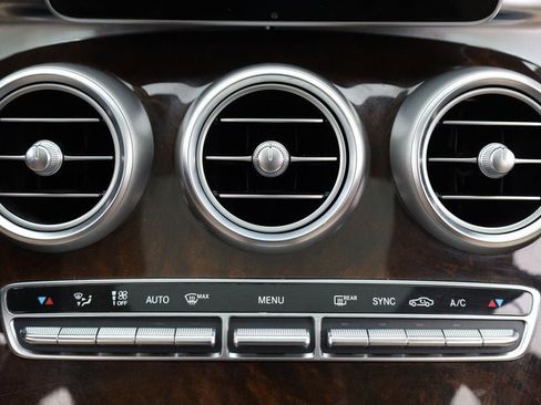 Used 2017 Mercedes-Benz GLC 300 4MATIC image 41