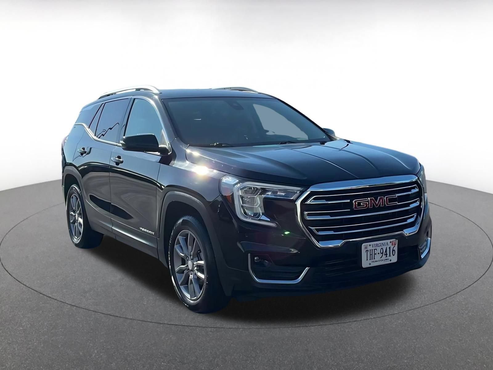 Used 2024 GMC Terrain SLT AWD/4WD image 3