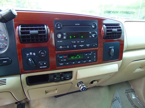 Used 2005 Ford F250 Lariat AWD/4WD image 22