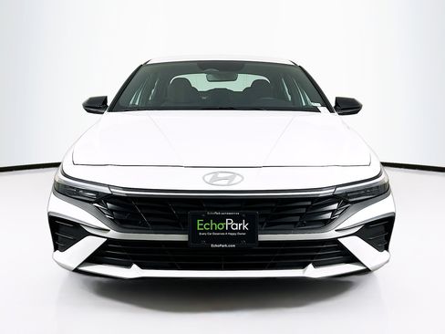 Used 2025 Hyundai Elantra Sport image 2