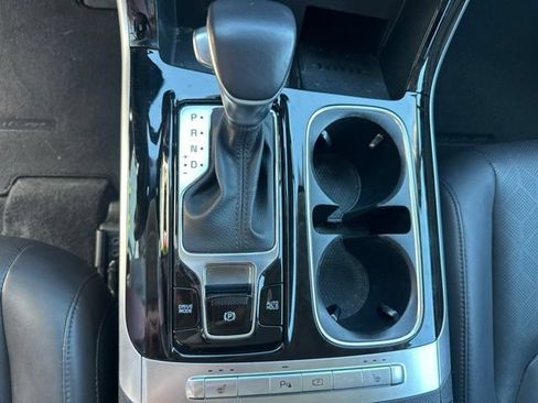 Used 2023 Kia Carnival EX FWD image 20