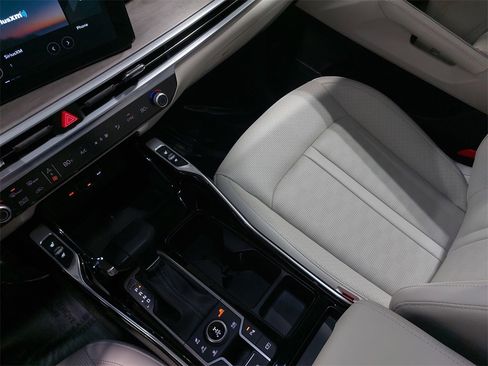 Used 2025 Kia Sorento SX image 49