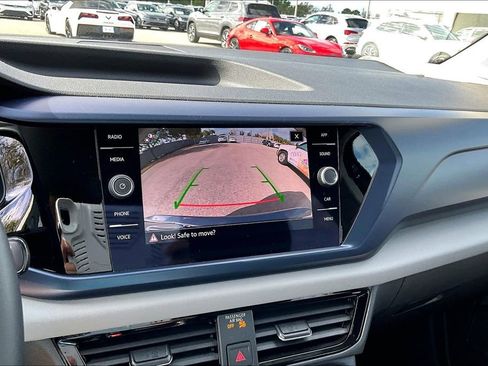 Certified 2022 Volkswagen Taos SE image 27