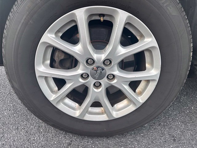 Used 2015 Jeep Cherokee Latitude w/ Comfort/Convenience Group AWD/4WD image 9