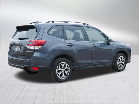 Used 2023 Subaru Forester Premium image 7