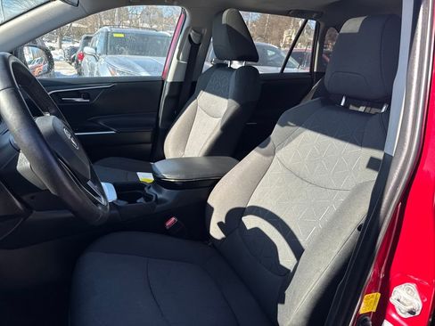 Used 2021 Toyota RAV4 XLE w/ Convenience Package image 14