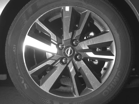 Used 2025 Nissan Versa SV FWD image 13