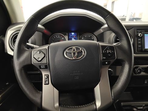 Used 2017 Toyota Tacoma SR5 image 17