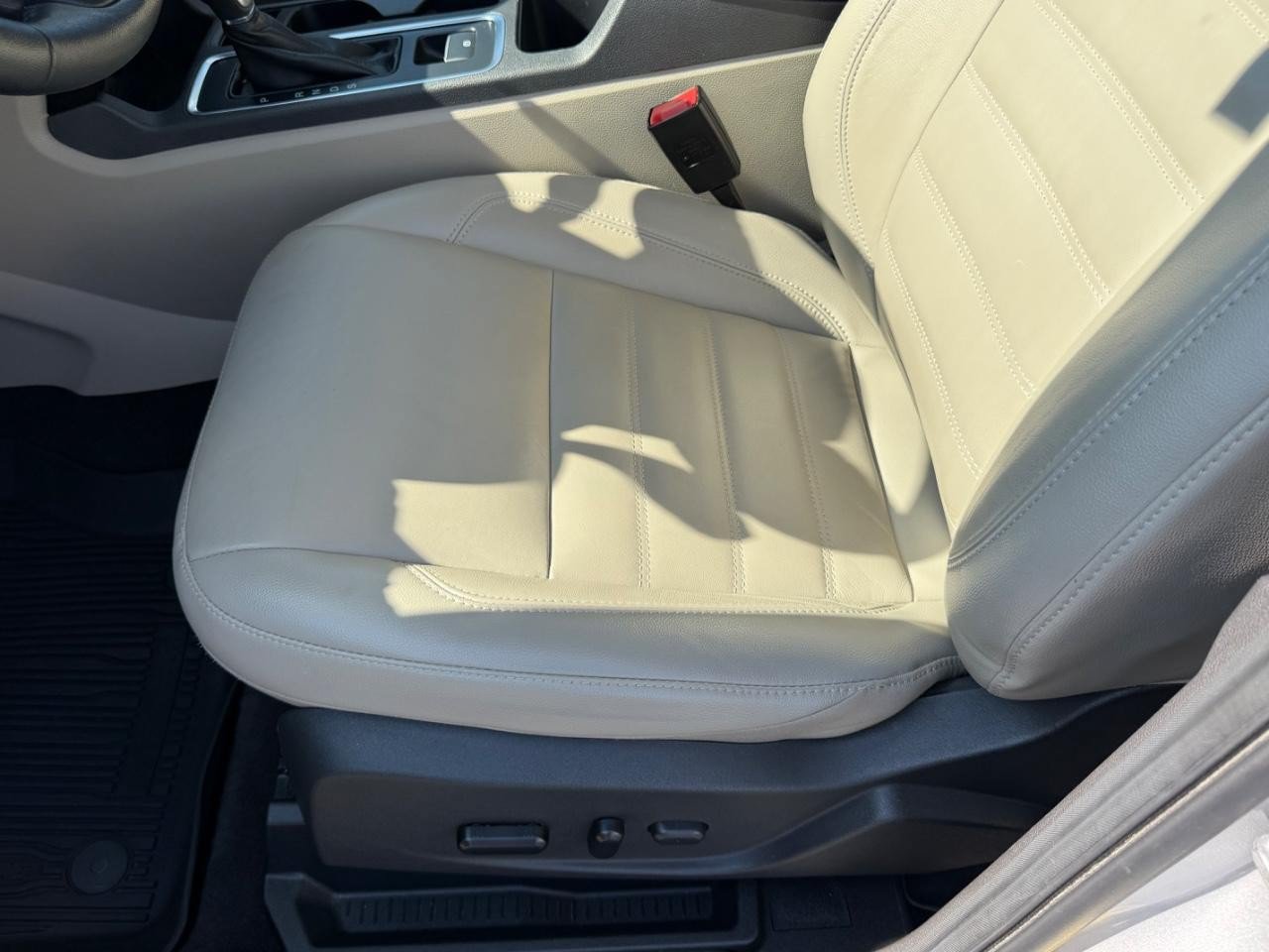 Used 2019 Ford Escape Titanium FWD image 22