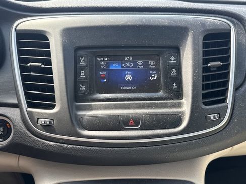 Used 2015 Chrysler 200 Limited FWD image 6