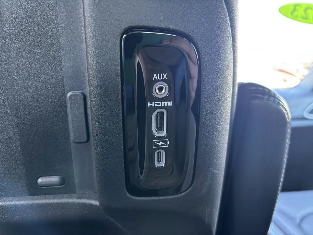 Used 2023 Chrysler Pacifica Touring-L w/ Uconnect Theater Family Group FWD image 35