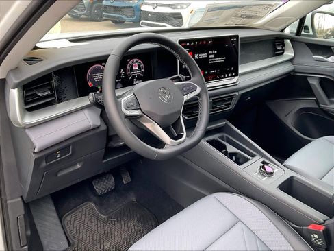 New 2026 Volkswagen Tiguan SE image 9