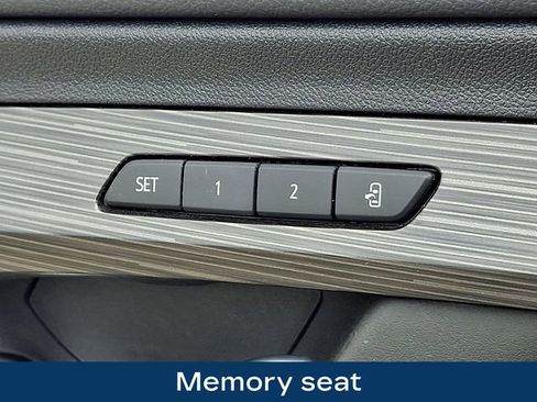 Used 2023 GMC Terrain SLT image 16