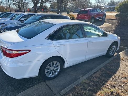 Used 2017 Toyota Camry image 4