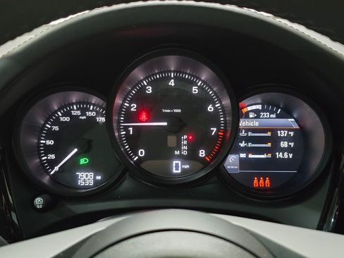 Used 2024 Porsche Macan image 11