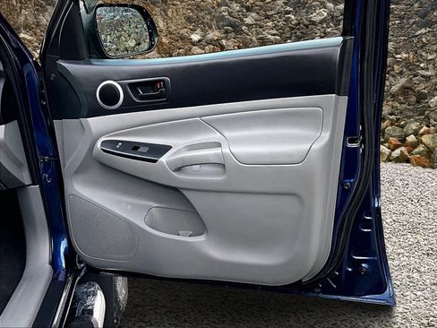 Used 2015 Toyota Tacoma Base w/ TRD Off-Road Package image 20