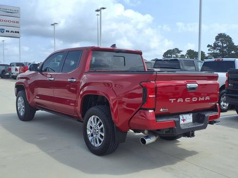 Used 2025 Toyota Tacoma Limited AWD/4WD image 2