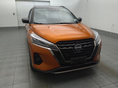 Used 2023 Nissan Kicks SR w/ SR Premium Package FWD image 14