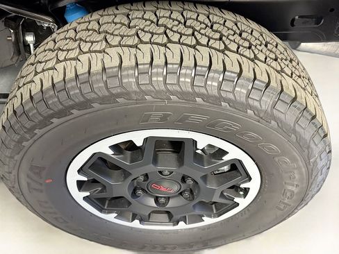 New 2025 Toyota Tacoma TRD Off-Road image 31