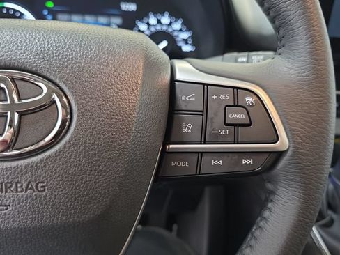 Certified 2025 Toyota Sienna XLE w/ XLE Plus Package AWD/4WD image 14